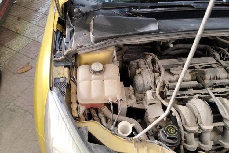 Used Ford Focus 2012 Hatchback 1.6L Automatic Comfort Model Engine Bay Right