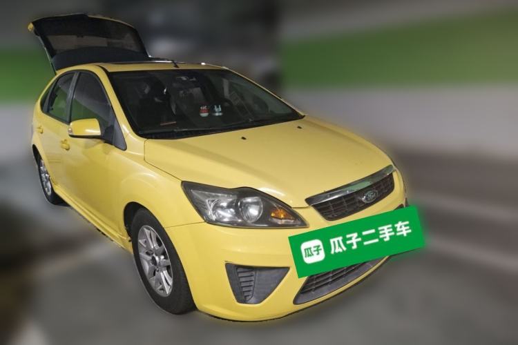 Used Ford Focus 2012 Hatchback Classic 1.8L Manual Fashion Edition Front Right 45 Deg