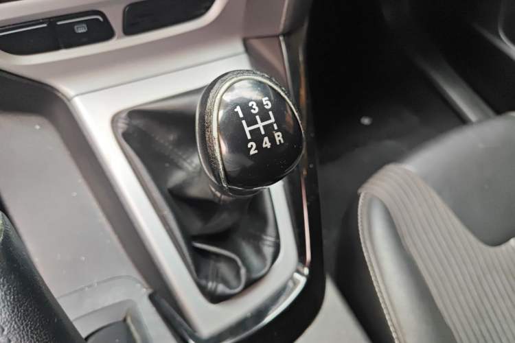 Used Ford Focus 2012 Hatchback 2.0L Manual Luxury Sport Model Gear Lever