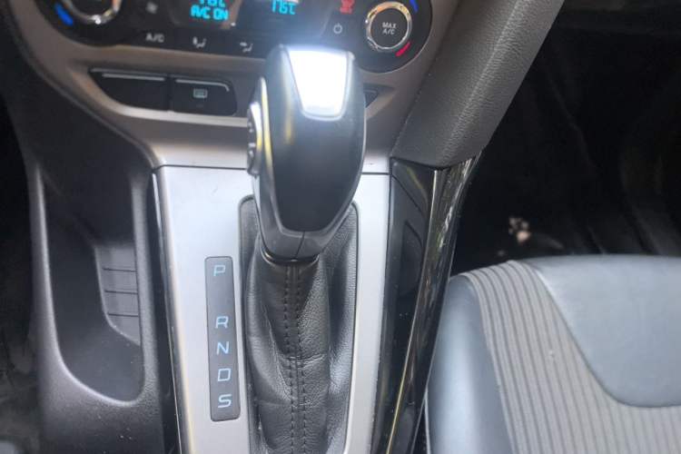 Used Ford Focus 2012 Hatchback 1.6L Automatic Fashion Edition Gear Lever