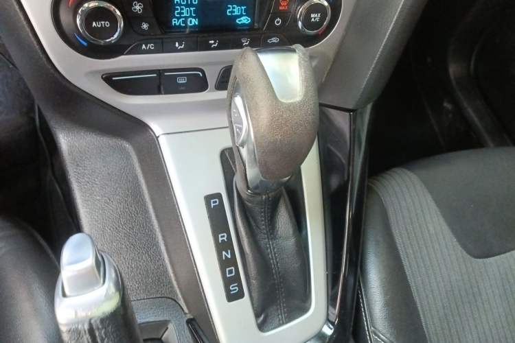 Used Ford Focus 2012 Hatchback 2.0L Automatic Luxury Sport Model Gear Lever