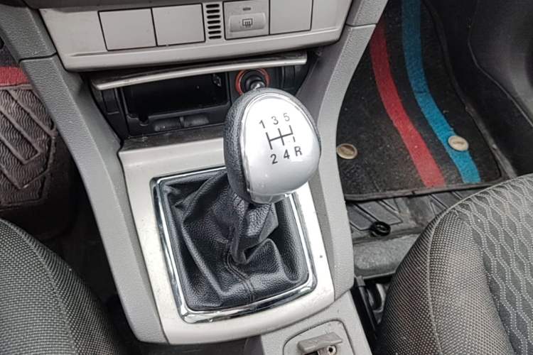 Used Ford Focus 2012 Hatchback Classic 1.8L Manual Base Model Gear Lever