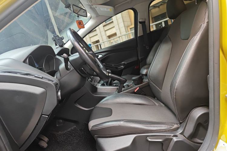 Used Ford Focus 2012 Hatchback 2.0L Manual Luxury Sport Model Left Front Seat