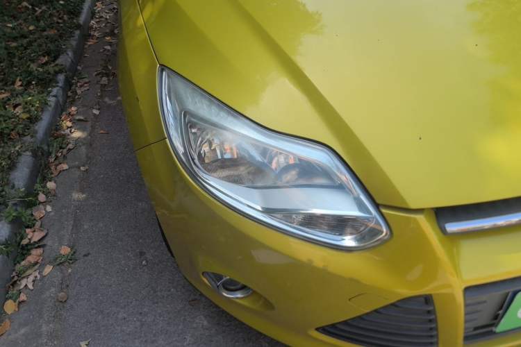 Used Ford Focus 2012 Hatchback 1.6L Automatic Fashion Edition Right Front Headlight