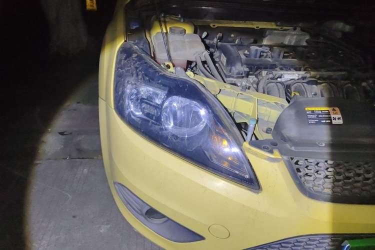 Used Ford Focus 2012 Hatchback Classic 1.8L Automatic Base Model Right Front Headlight