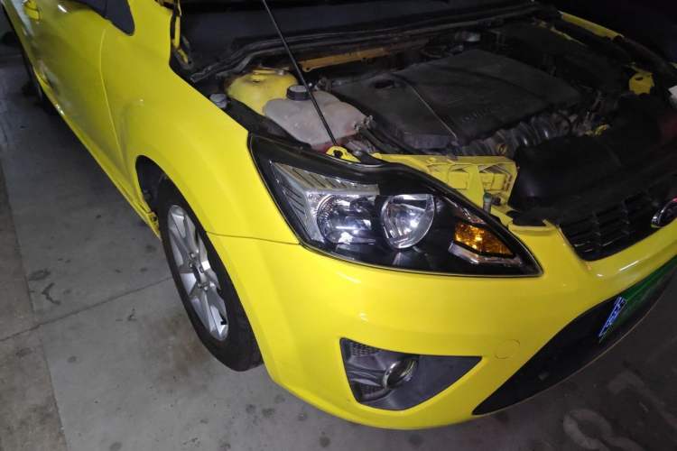 Used Ford Focus 2012 Hatchback Classic 1.8L Manual Fashion Edition Right Front Headlight