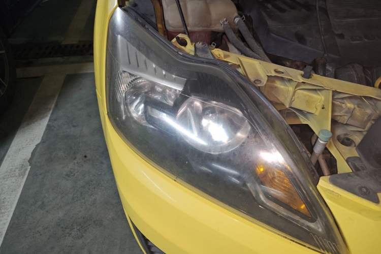 Used Ford Focus 2012 Hatchback Classic 1.8L Manual Fashion Edition Right Front Headlight