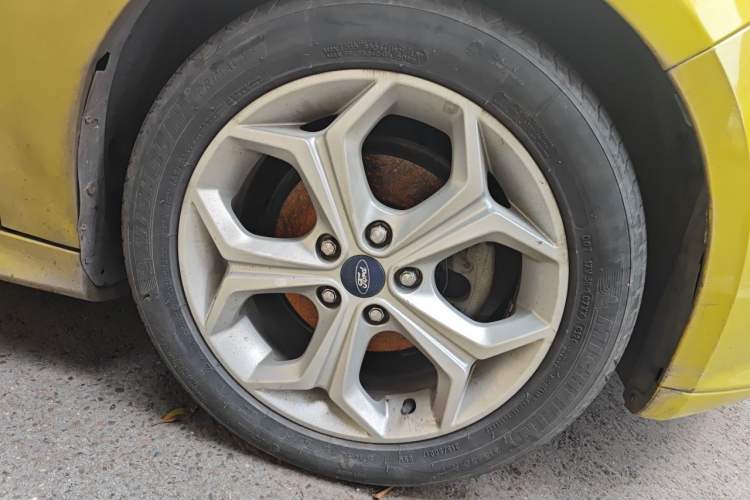 Used Ford Focus 2012 Hatchback 2.0L Manual Luxury Sport Model Right Front Wheel Hub
