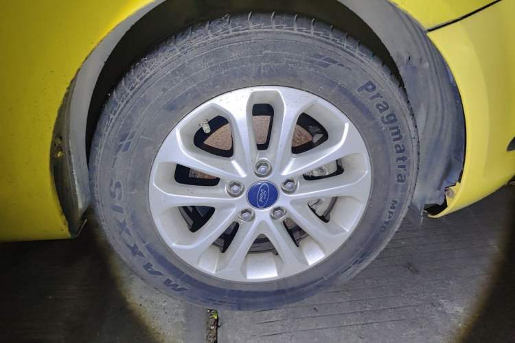 Used Ford Focus 2012 Hatchback Classic 1.8L Automatic Base Model Right Front Wheel Hub