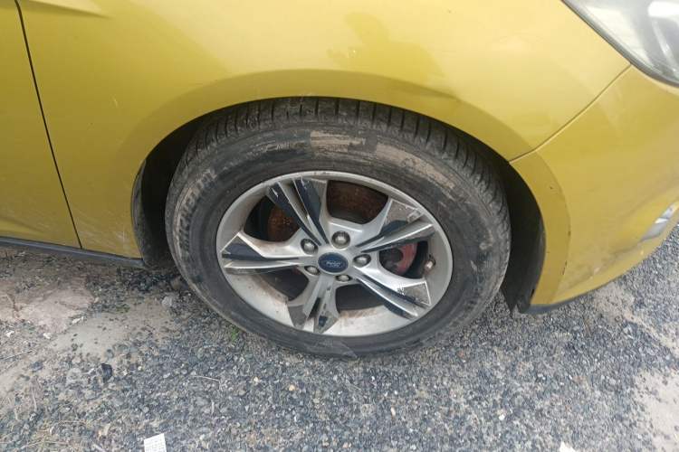 Used Ford Focus 2012 Hatchback 1.6L Automatic Fashion Edition Right Front Wheel Hub