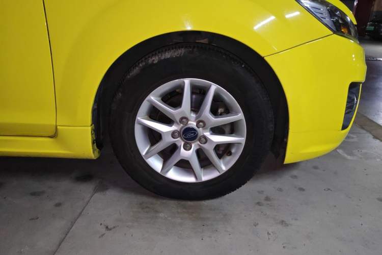 Used Ford Focus 2012 Hatchback Classic 1.8L Manual Fashion Edition Right Front Wheel Hub