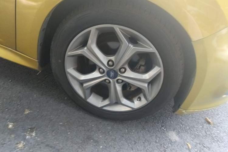 Used Ford Focus 2012 Hatchback 2.0L Automatic Luxury Sport Model Right Front Wheel Hub