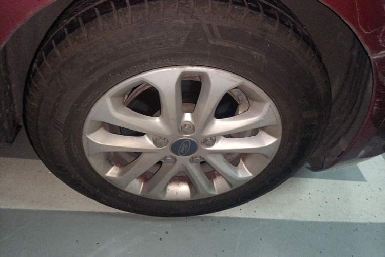 Used Ford Focus 2012 Hatchback Classic 1.8L Automatic Fashion Edition Right Front Wheel Hub