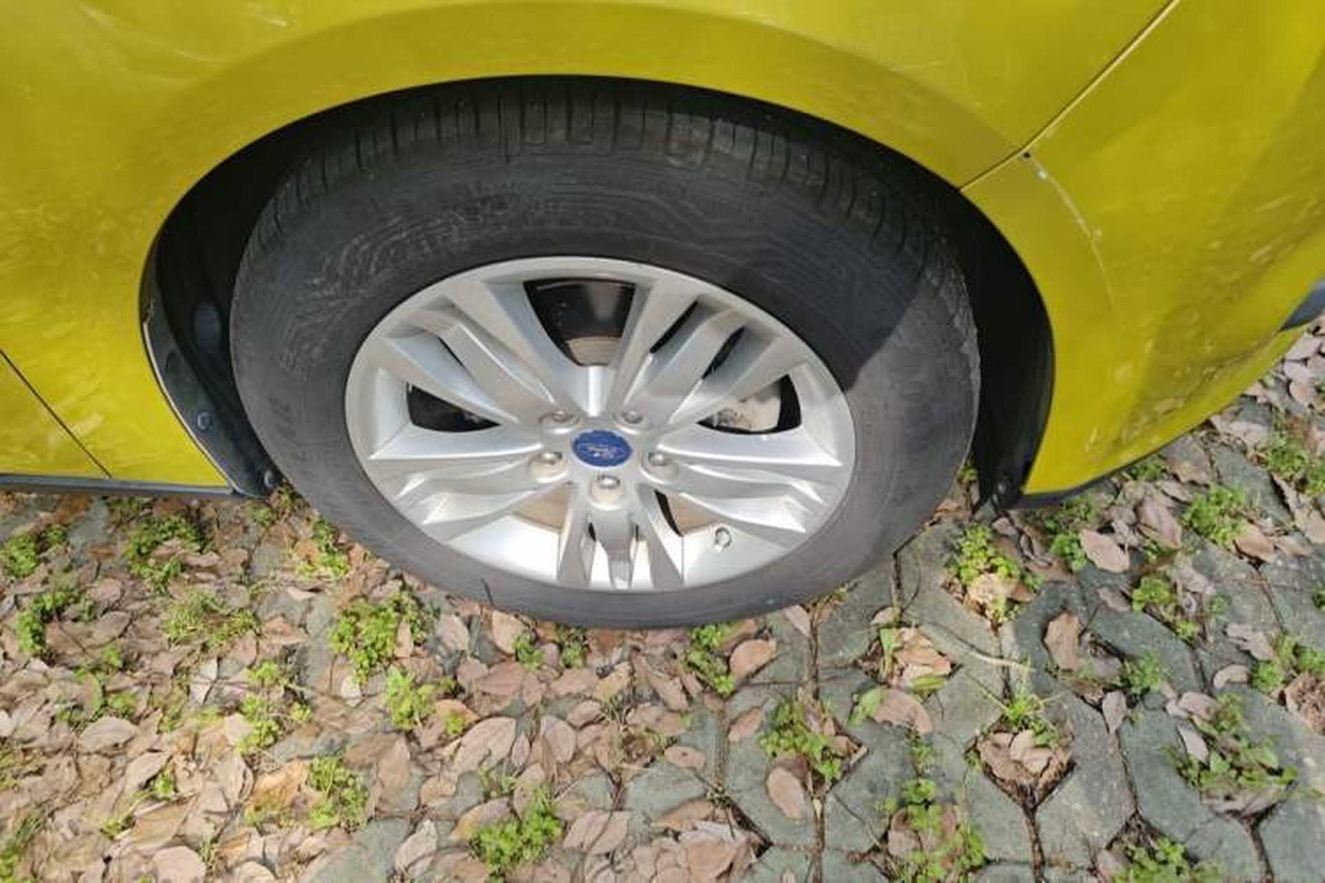 Used Ford Focus 2012 Hatchback 1.6L Automatic Comfort Model Right Front Wheel Hub