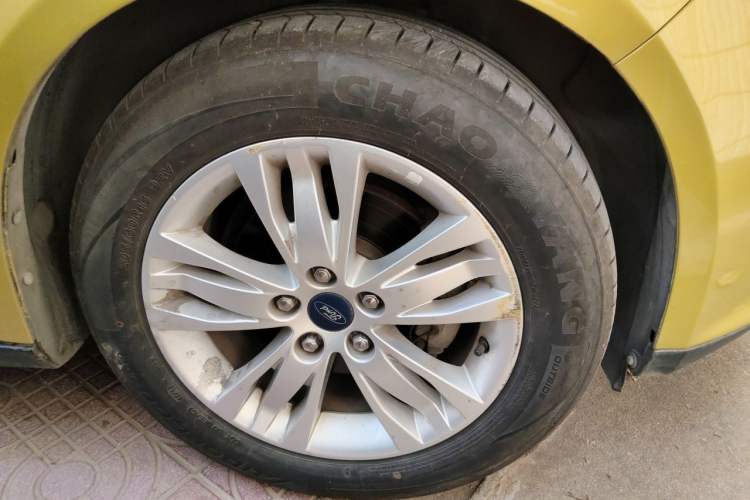 Used Ford Focus 2012 Hatchback 1.6L Automatic Comfort Model Right Front Wheel Hub