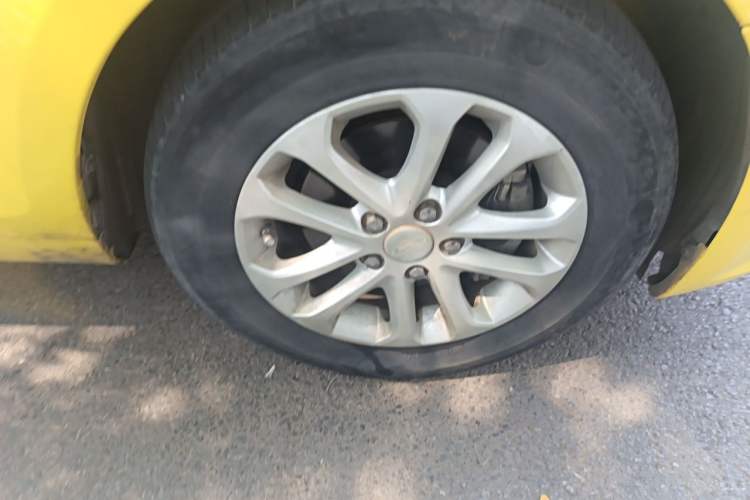 Used Ford Focus 2012 Hatchback Classic 1.8L Automatic Base Model Right Front Wheel Hub