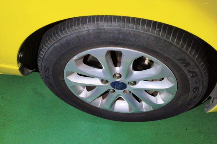 Used Ford Focus 2012 Hatchback Classic 1.8L Automatic Fashion Edition Right Front Wheel Hub