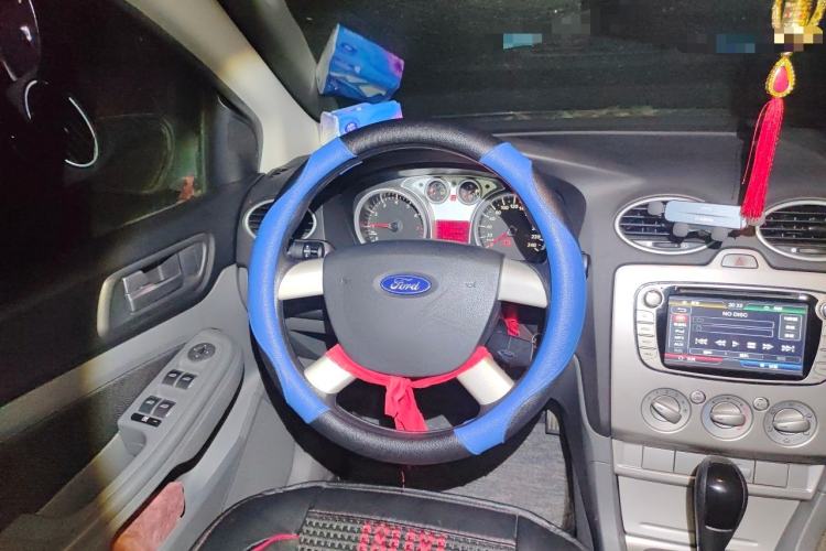 Used Ford Focus 2012 Hatchback Classic 1.8L Automatic Base Model Steering Wheel