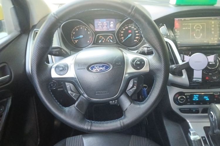 Used Ford Focus 2012 Hatchback 2.0L Automatic Luxury Sport Model Steering Wheel