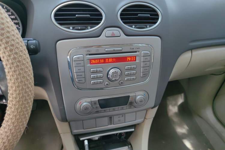 Used Ford Focus 2013 Sedan Classic 1.8L Manual Fashion Edition Audio And AC Panel