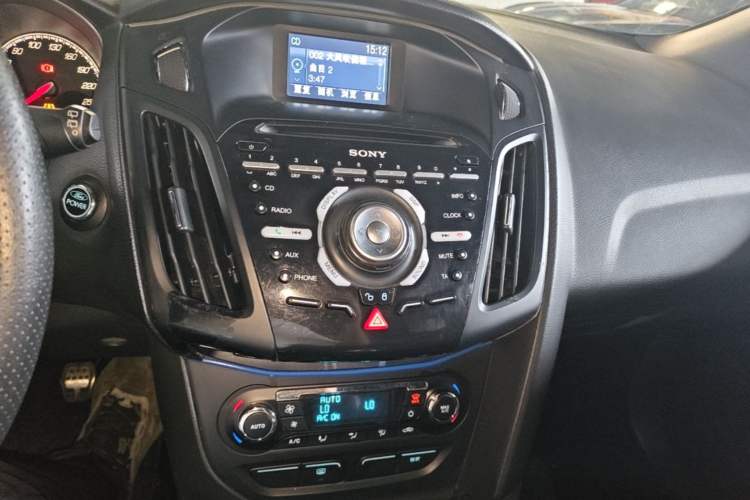 Used Ford Focus 2013 2.0T ST Standard Edition Audio And AC Panel