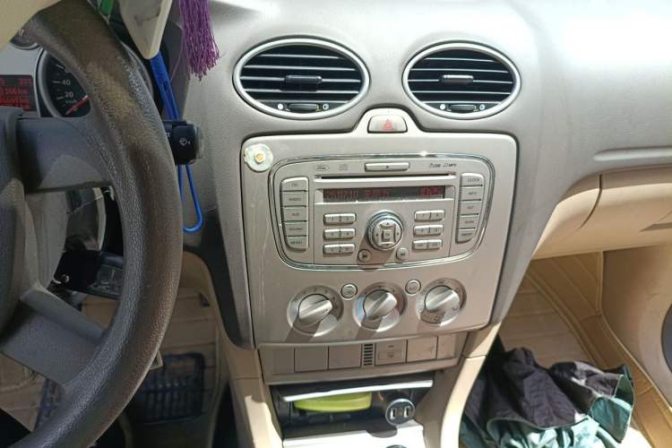 Used Ford Focus 2013 Sedan Classic 1.8L Manual Base Model Audio And AC Panel