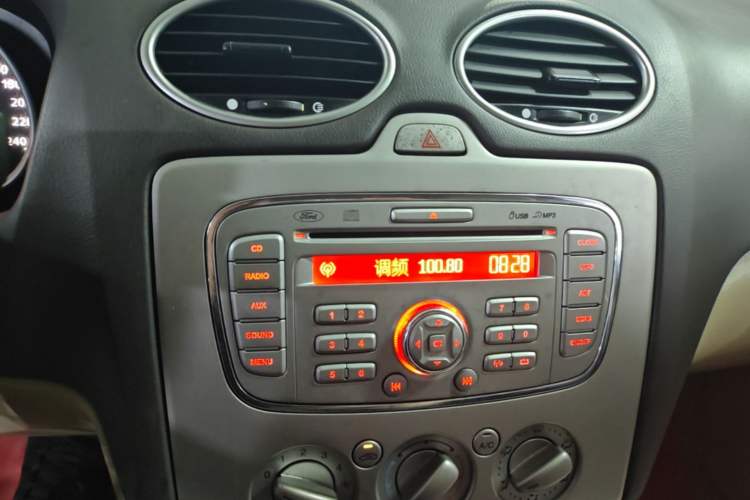 Used Ford Focus 2013 Sedan Classic 1.8L Automatic Base Model Audio And AC Panel