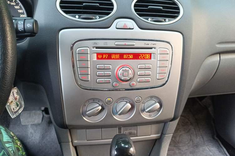 Used Ford Focus 2013 Hatchback Classic 1.8L Automatic Millionth Anniversary Edition Audio And AC Panel