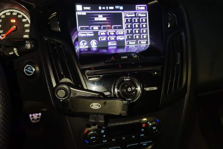 Used Ford Focus 2013 2.0T ST Standard Edition Audio And AC Panel