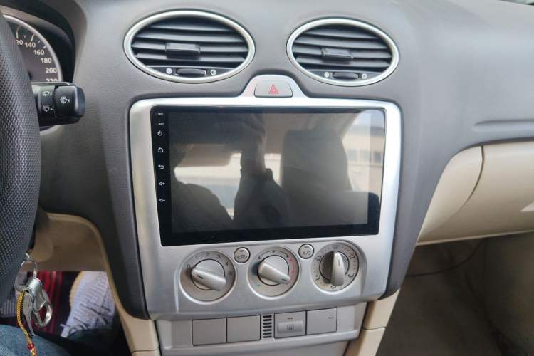 Used Ford Focus 2013 Sedan Classic 1.8L Manual Base Model Audio And AC Panel