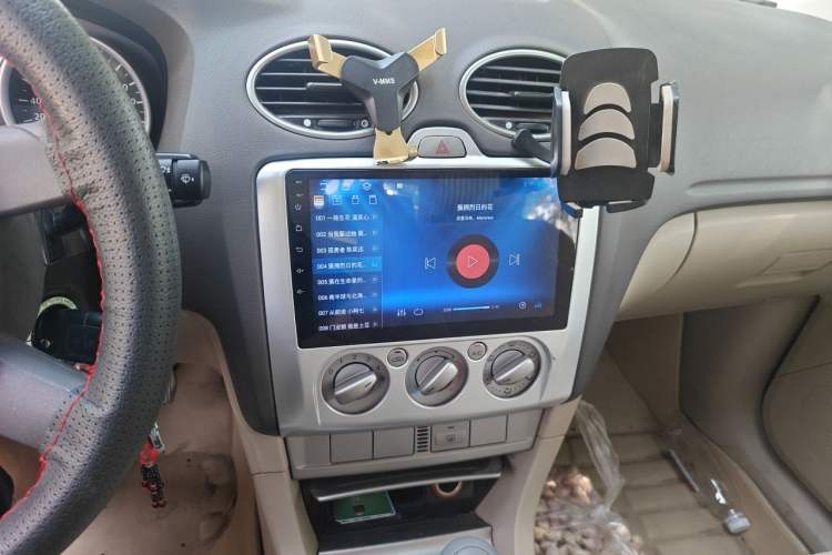 Used Ford Focus 2013 Sedan Classic 1.8L Manual Base Model Audio And AC Panel
