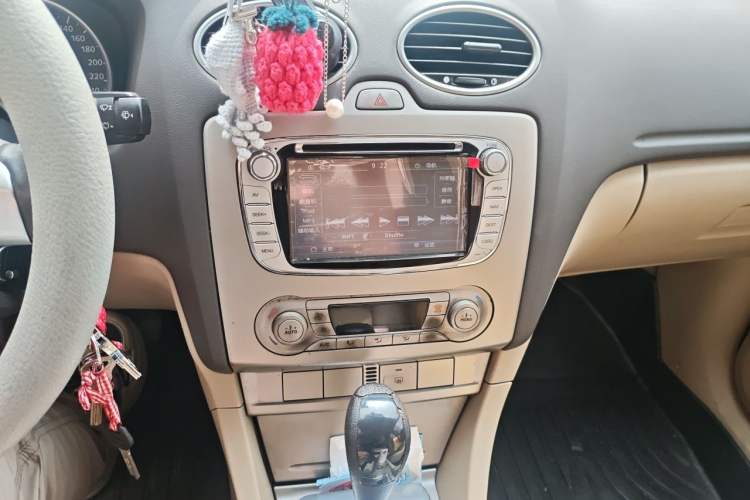 Used Ford Focus 2013 Sedan Classic 1.8L Automatic Fashion Edition Audio And AC Panel