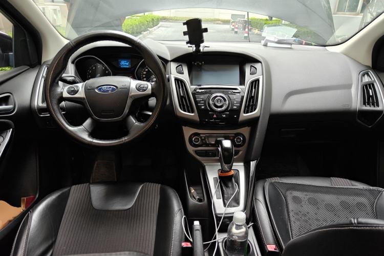 Used Ford Focus 2013 Sedan Classic 1.8L Automatic Millionth Anniversary Edition Center Console