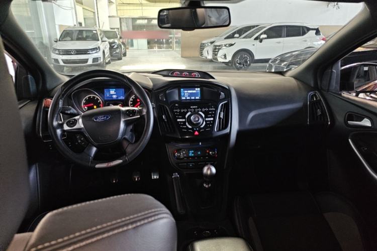 Used Ford Focus 2013 2.0T ST Standard Edition Center Console
