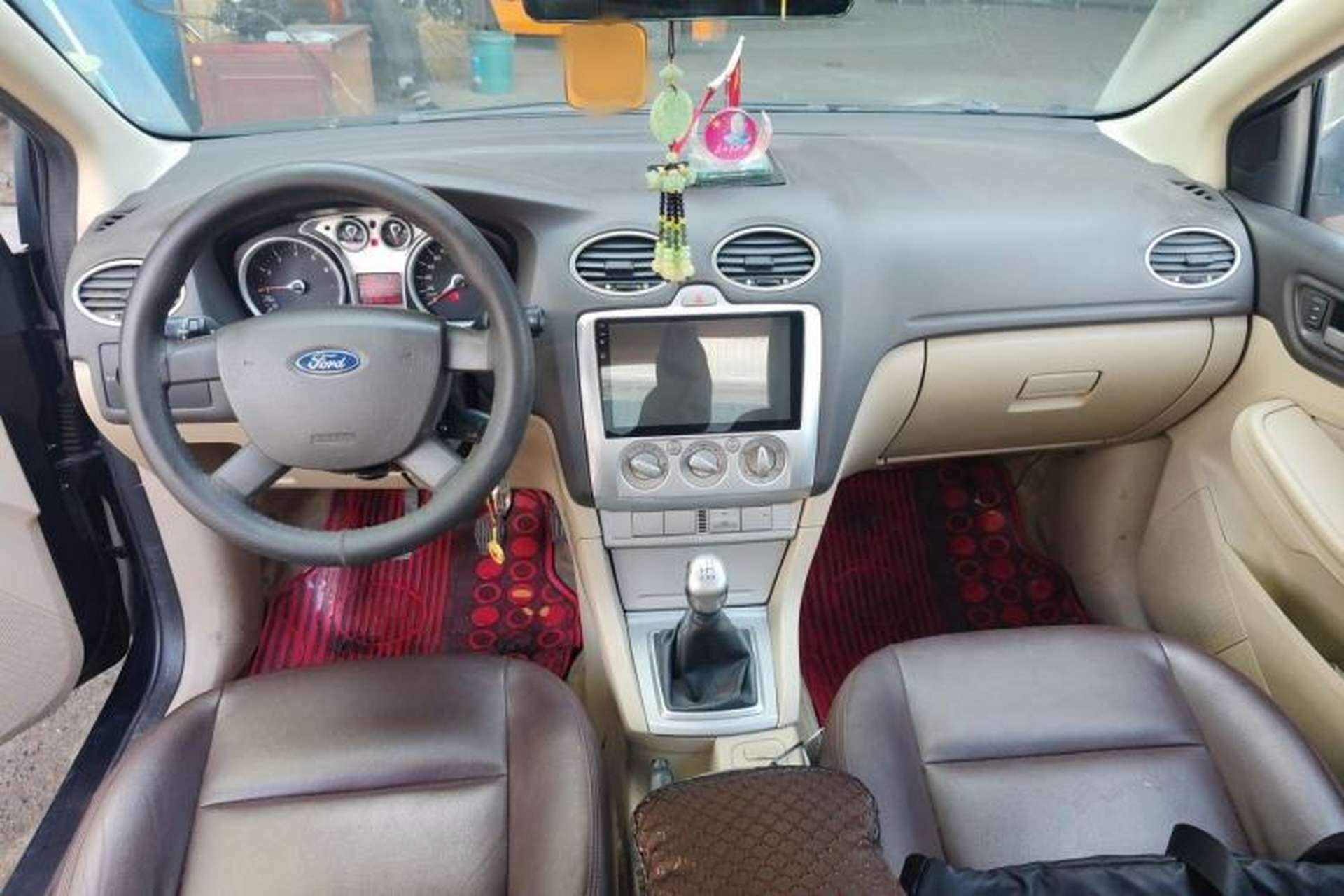 Used Ford Focus 2013 Sedan Classic 1.8L Manual Base Model Center Console