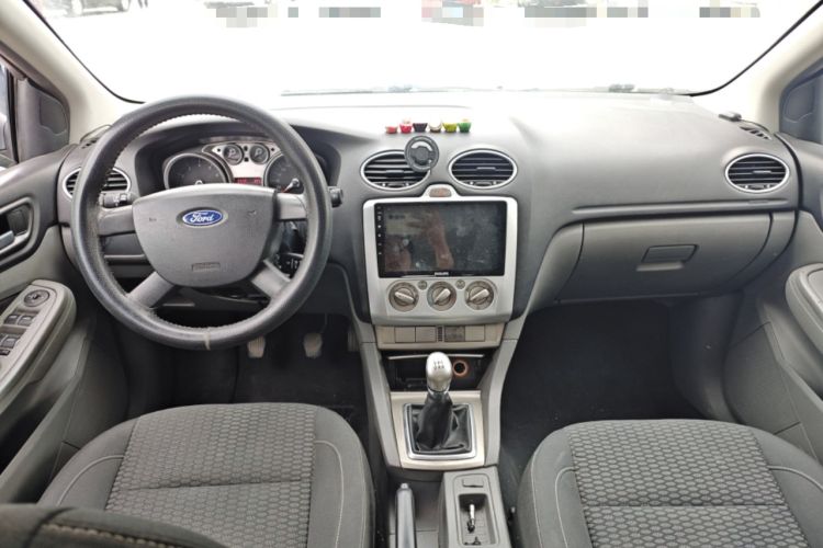 Used Ford Focus 2013 Hatchback Classic 1.8L Manual Base Model Center Console
