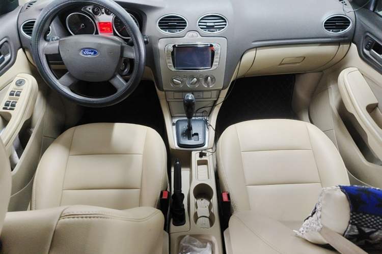 Used Ford Focus 2013 Sedan Classic 1.8L Automatic Base Model Center Console