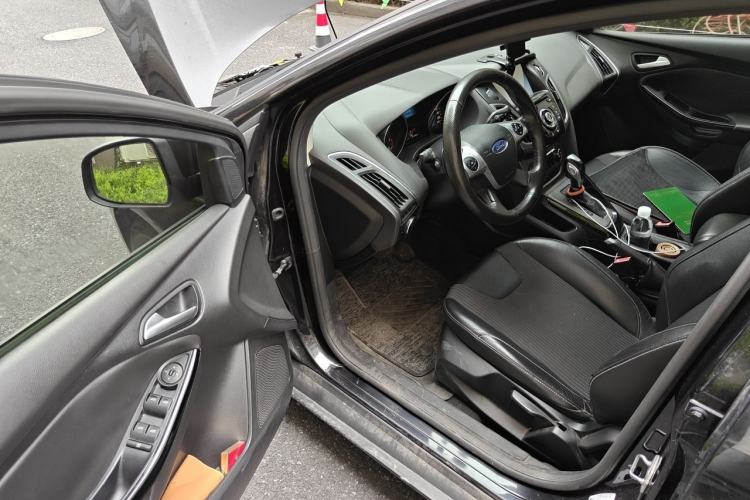 Used Ford Focus 2013 Sedan Classic 1.8L Automatic Millionth Anniversary Edition Driver Seat