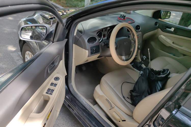 Used Ford Focus 2013 Sedan Classic 1.8L Manual Fashion Edition Driver Seat