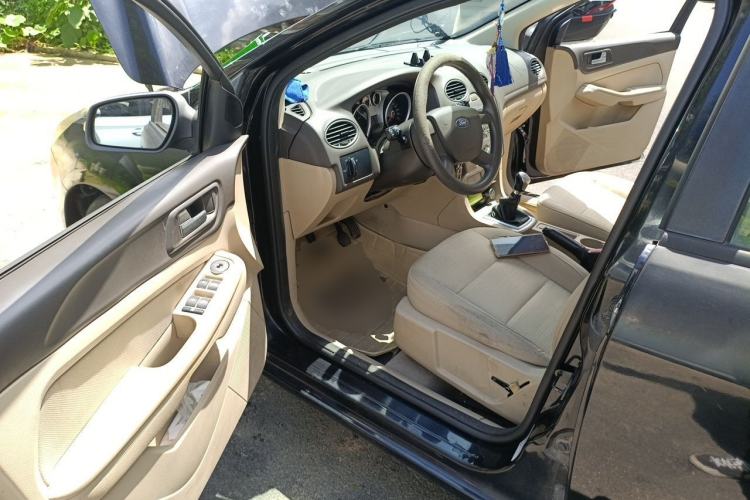 Used Ford Focus 2013 Sedan Classic 1.8L Manual Base Model Driver Seat