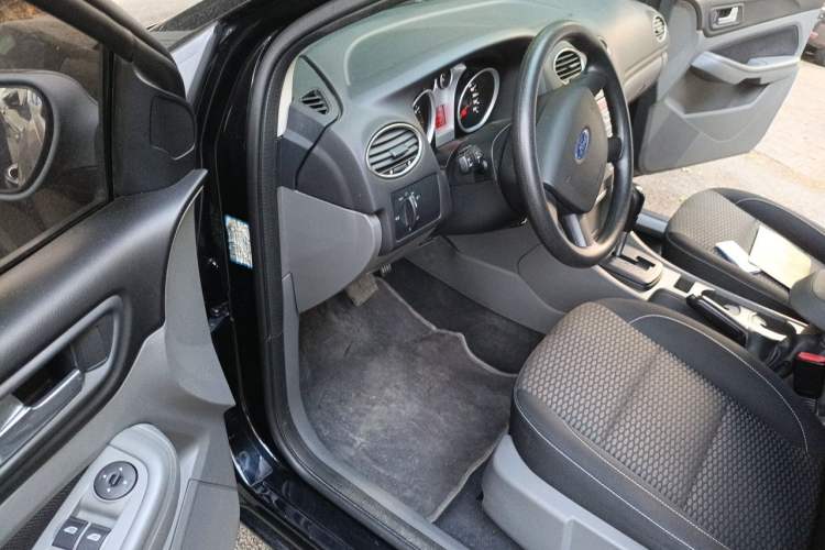 Used Ford Focus 2013 Hatchback Classic 1.8L Automatic Millionth Anniversary Edition Driver Seat
