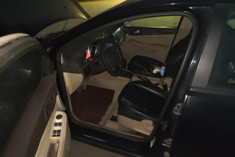 Used Ford Focus 2013 Sedan Classic 1.8L Automatic Base Model Driver Seat