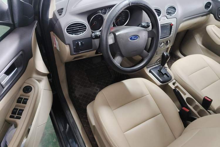 Used Ford Focus 2013 Sedan Classic 1.8L Automatic Base Model Driver Seat