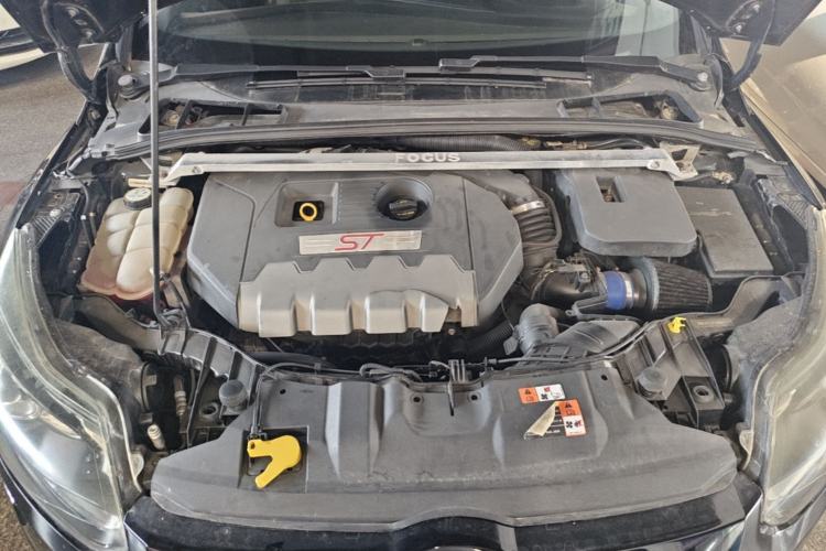 Used Ford Focus 2013 2.0T ST Standard Edition Engine Bay