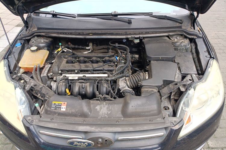 Used Ford Focus 2013 Sedan Classic 1.8L Manual Base Model Engine Bay