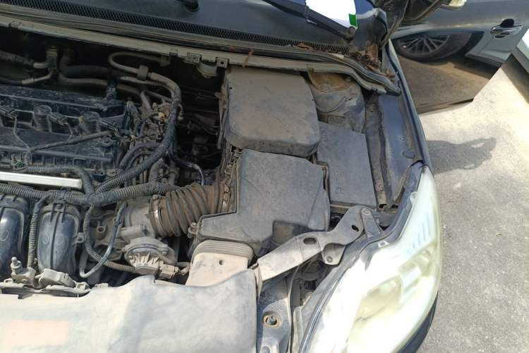 Used Ford Focus 2013 Sedan Classic 1.8L Manual Base Model Engine Bay Left
