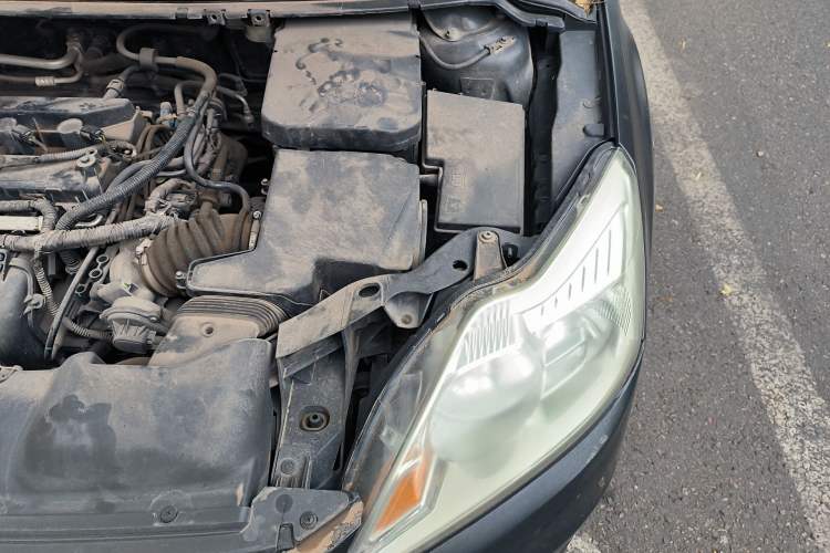 Used Ford Focus 2013 Sedan Classic 1.8L Manual Base Model Engine Bay Left