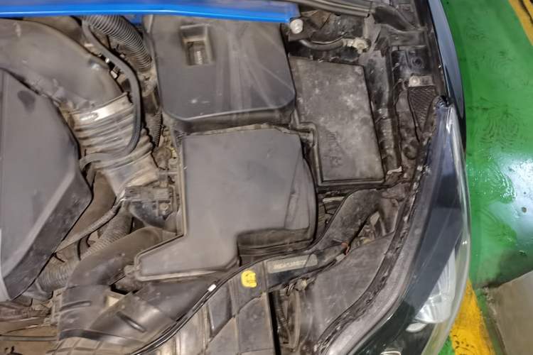 Used Ford Focus 2013 2.0T ST Standard Edition Engine Bay Left