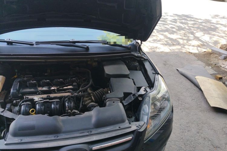 Used Ford Focus 2013 Sedan Classic 1.8L Manual Base Model Engine Bay Left