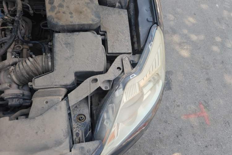 Used Ford Focus 2013 Sedan Classic 1.8L Manual Base Model Engine Bay Left